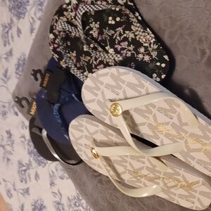 Bundle of flip flops 3 pairs mixing flowered 1 blue sparkly 1 silver 1 mk 💙 wit